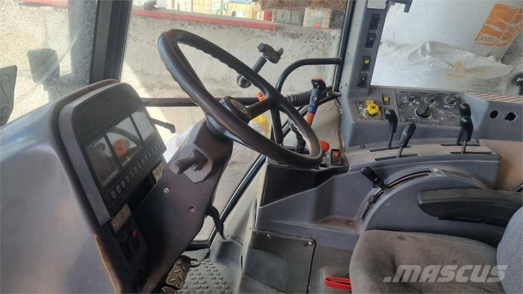 New Holland Трактор New Holland Ford 8340 (1995) Tractoren