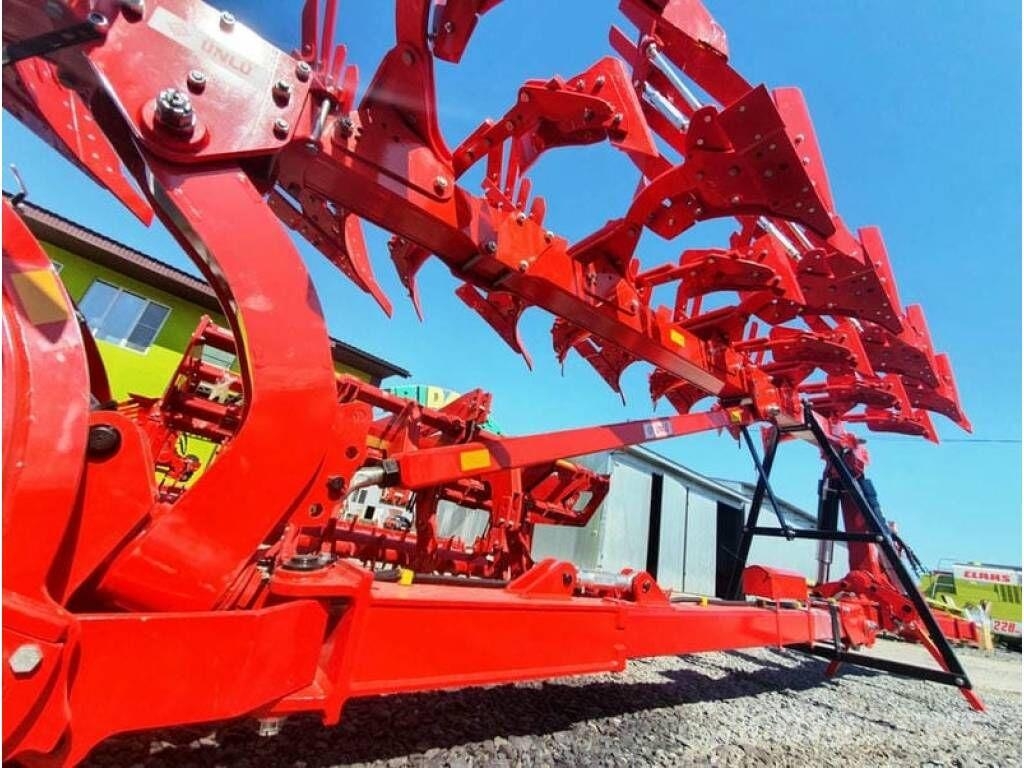 Ünlü Clasa 7+1 Reversible ploughs