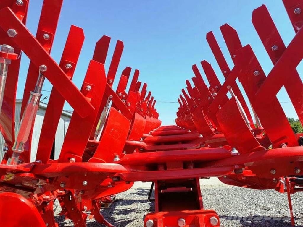 Ünlü Clasa 7+1 Reversible ploughs