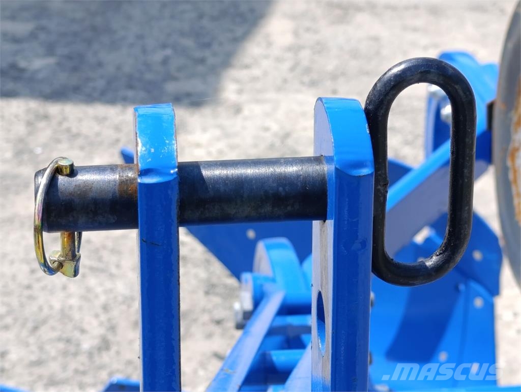 Ünlü Плуг ексцентричний UNLU 3 КОРПУСА 16” суцільн Reversible ploughs