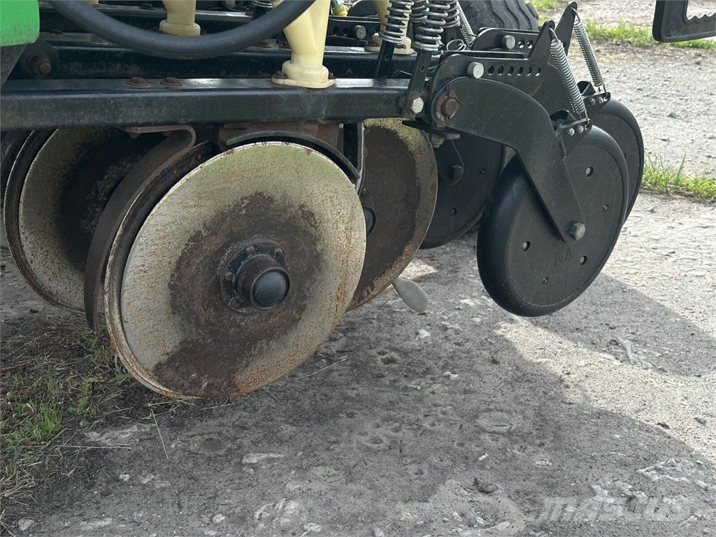 Велес-Агро Сівалка ВЕЛЕС-АГРО Ника-6 Såmaskiner