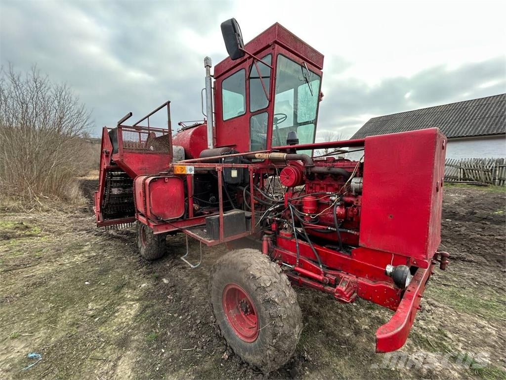  Самохідний гарбузозбиральний комбайн 57 Sonstige Erntemaschinen