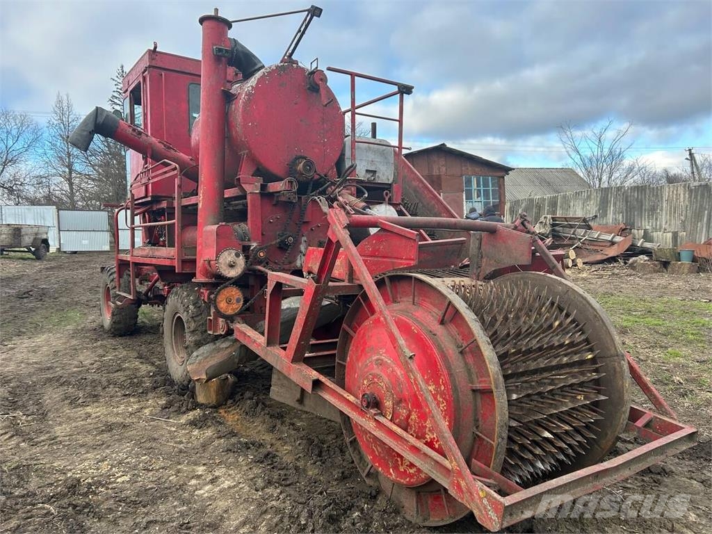  Самохідний гарбузозбиральний комбайн 57 Sonstige Erntemaschinen