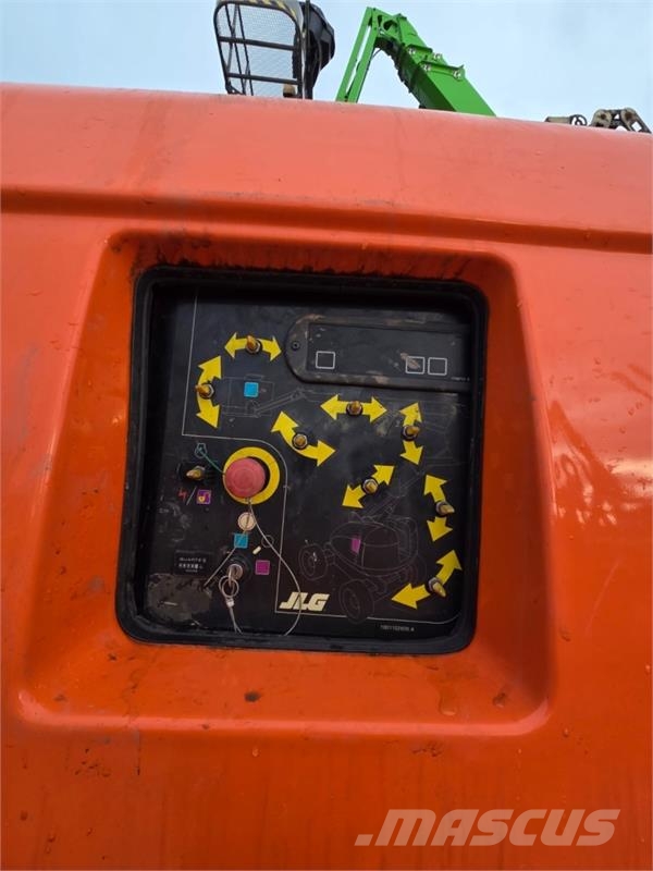 JLG 800AJ Telescopic Boom Lift (2014) Excavadoras sobre orugas