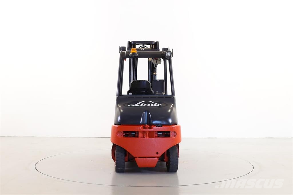 Linde E25-02 Electric forklifts