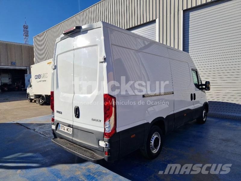 Iveco DAILY 35S16 12M3 Furgonetas de caja cerrada