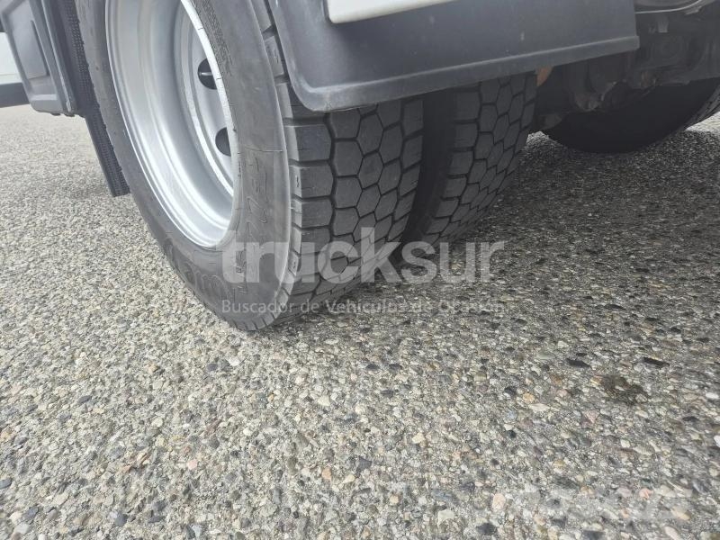 Iveco EUROCARGO 140E 250 Camiones de caja de lona