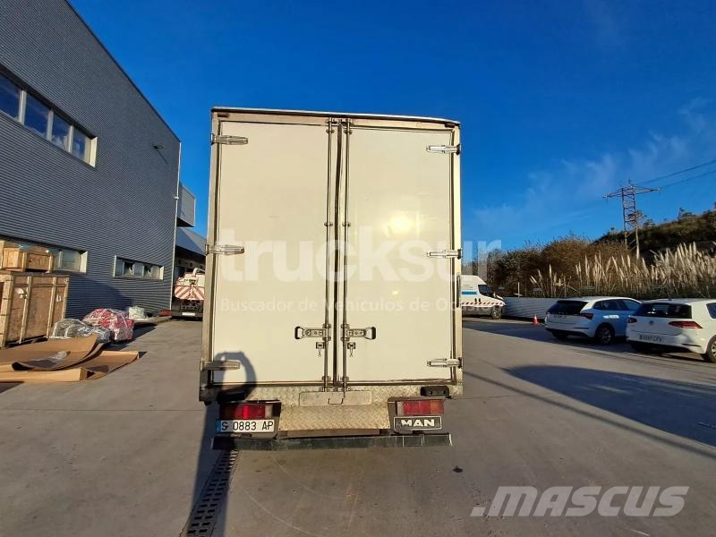 MAN 8.224 LLC Camiones caja cerrada