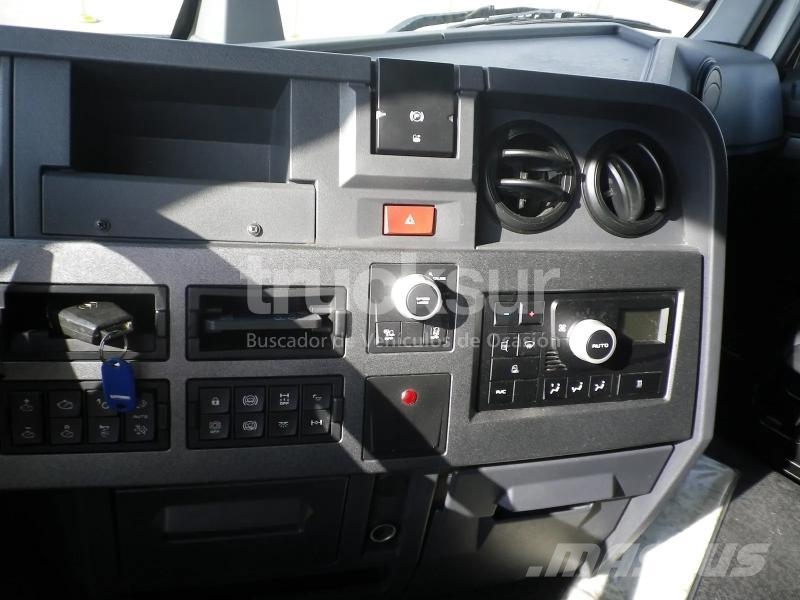 Renault T440 SLEEPER CAB ADR 牵引车