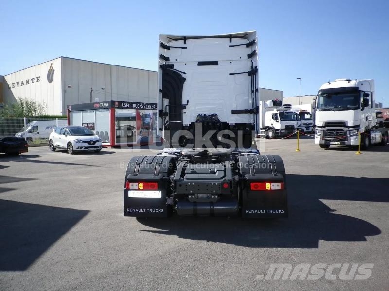 Renault T520 HIGH SLEEPER CAB 牵引车