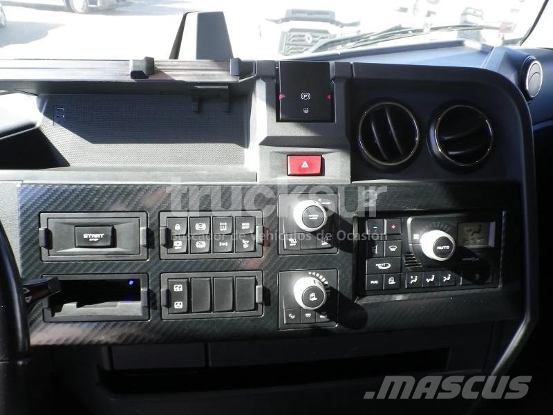 Renault T520 HIGH SLEEPER CAB 牵引车