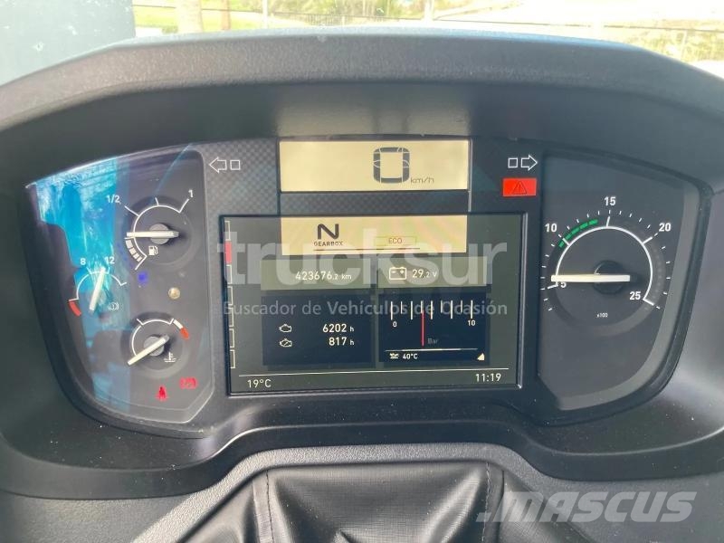 Renault T520 HIGH SLEEPER CAB 牵引车