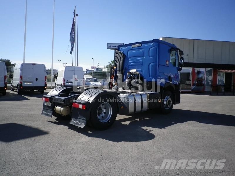 Renault T520 NIGHT & DAY CAB 牵引车