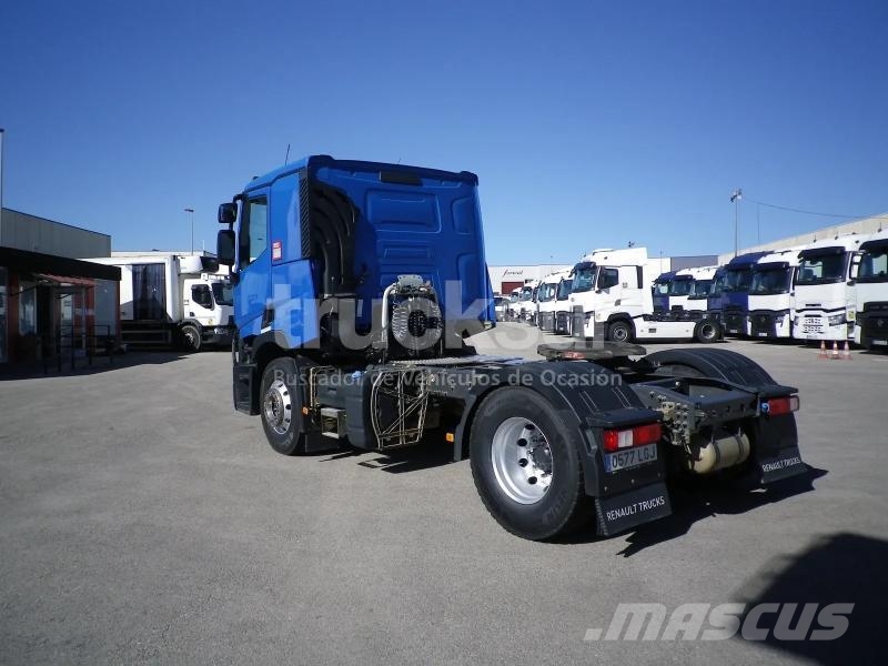 Renault T520 NIGHT & DAY CAB 牵引车