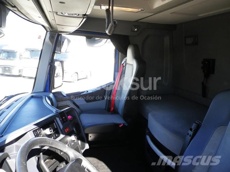 Renault T520 NIGHT & DAY CAB 牵引车