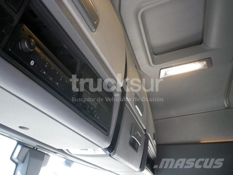 Renault T520 SLEEPER CAB Truck Tractor Units