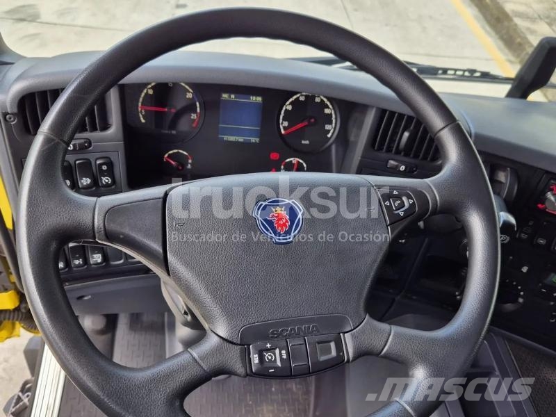 Scania P280 Camiones con caja de remolque