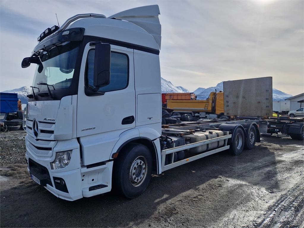 Mercedes-Benz Actros 2553 Chassis and suspension