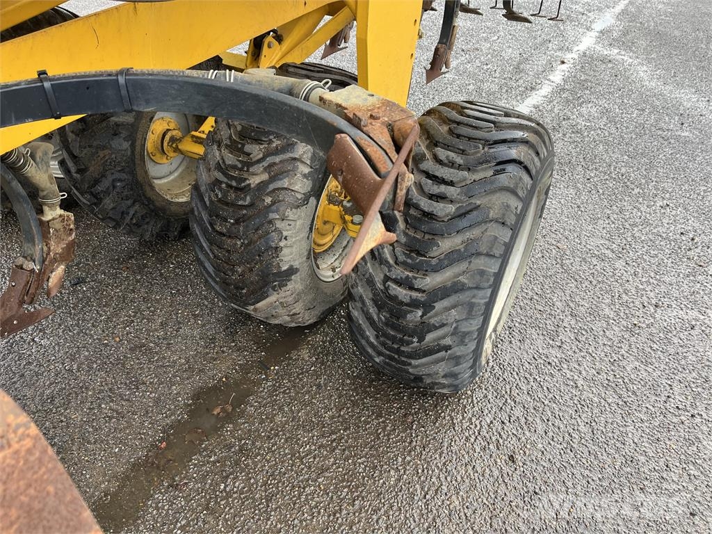 Claydon 8M TRAILED ماكينات زراعية - غير ذلك