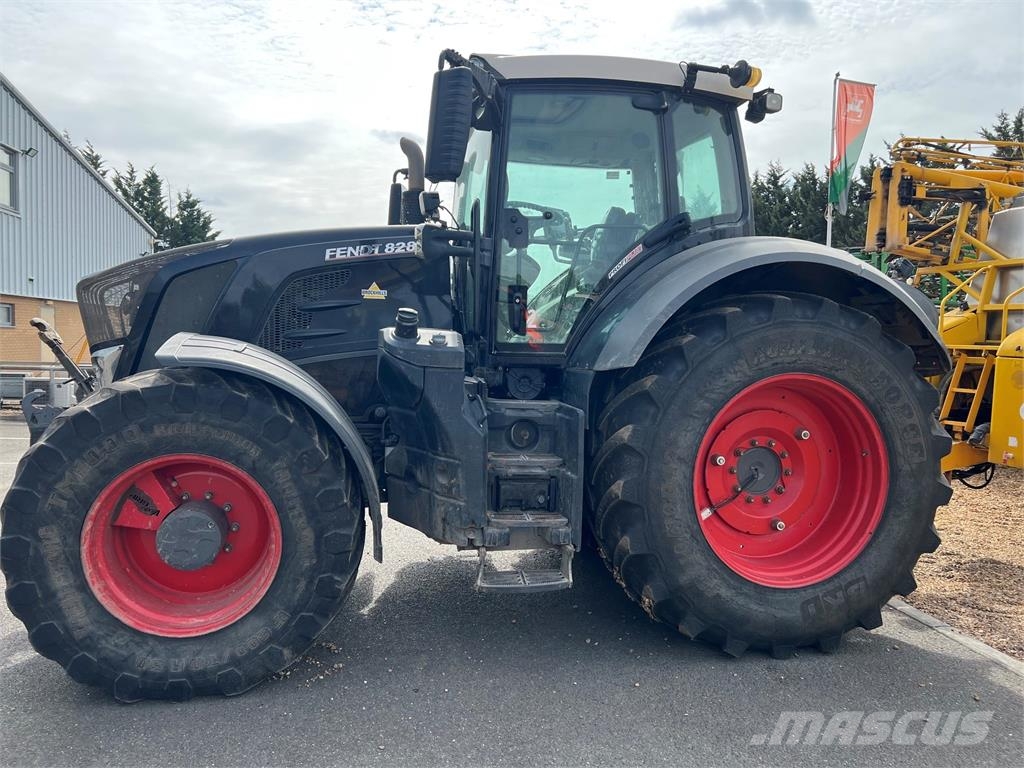 Fendt 828 VARIO Трактори