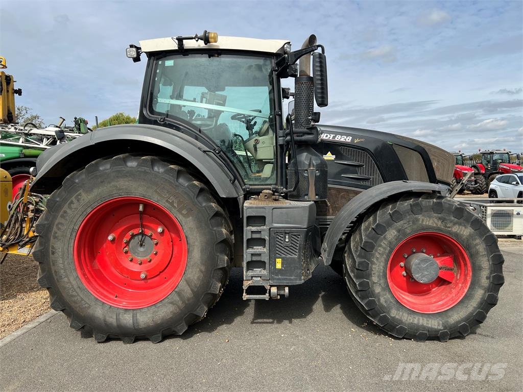 Fendt 828 VARIO Трактори
