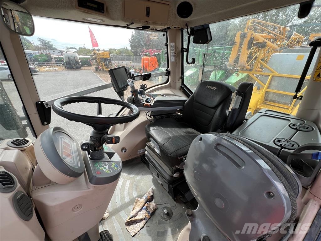 Fendt 828 VARIO Трактори