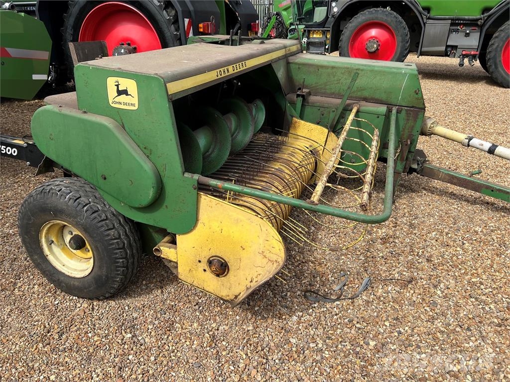 John Deere 346 Presse quadre