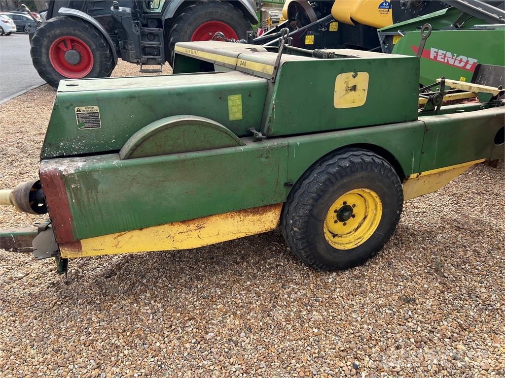 John Deere 346 Presse quadre