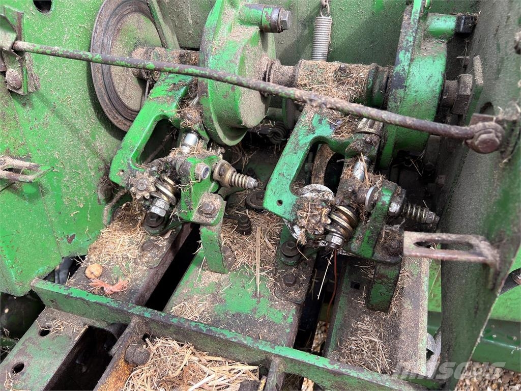 John Deere 346 Presse quadre