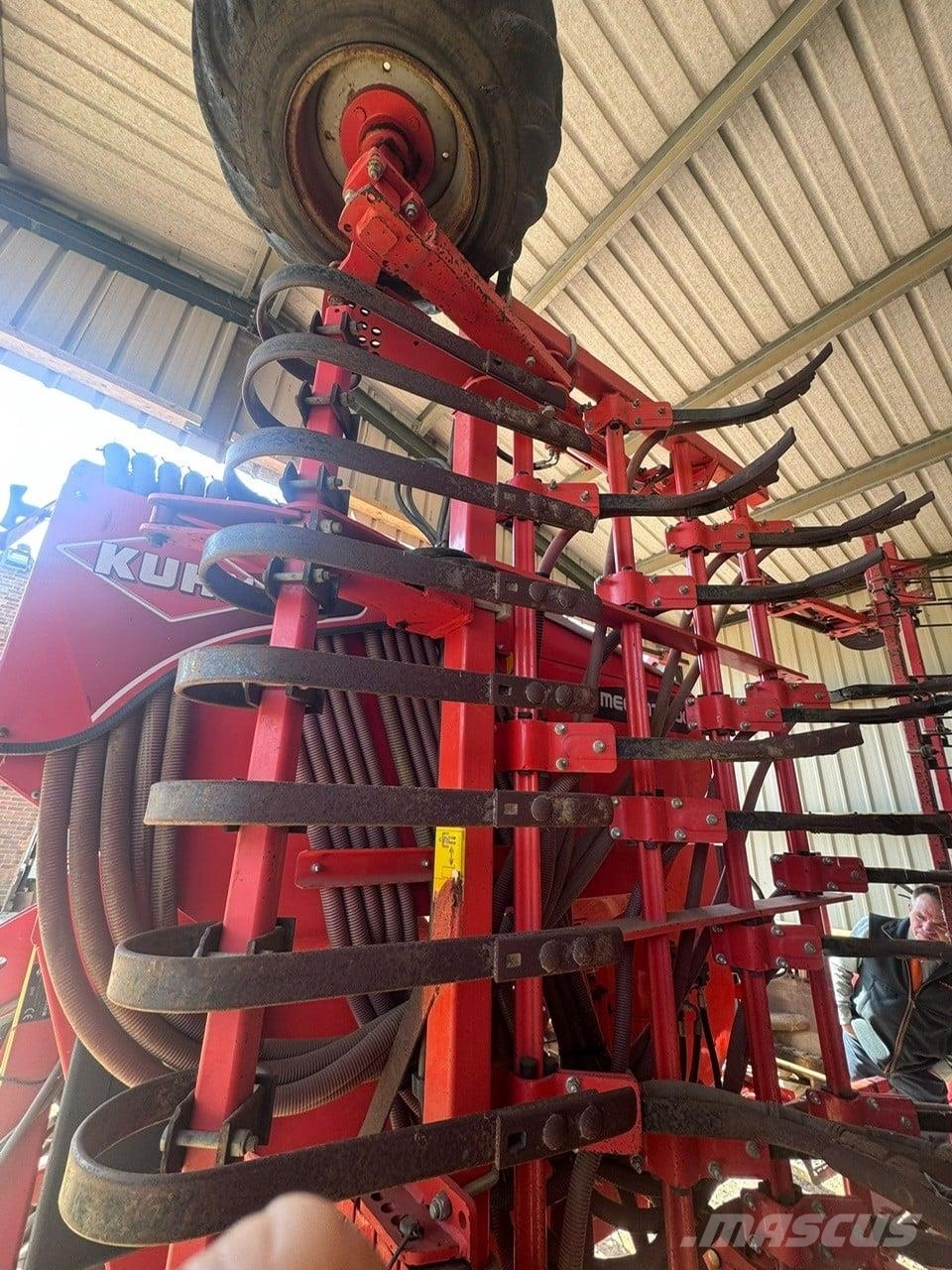 Kuhn MEGANT 600 Farm machinery