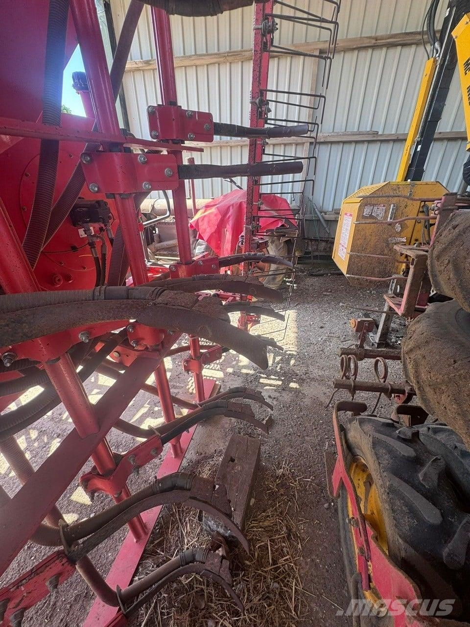 Kuhn MEGANT 600 Farm machinery