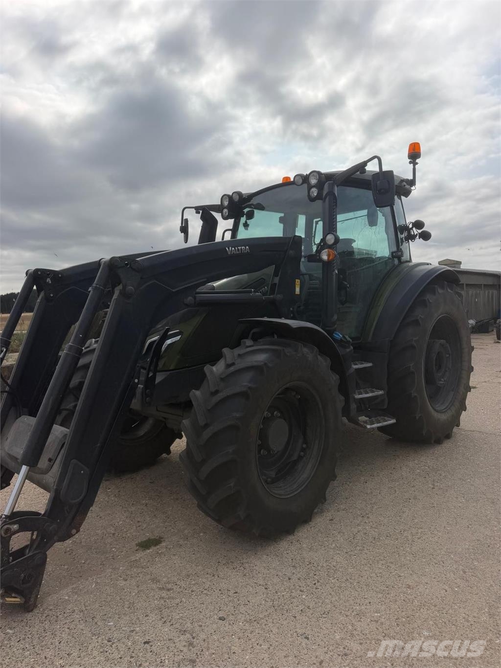 Valtra G125EH Traktori