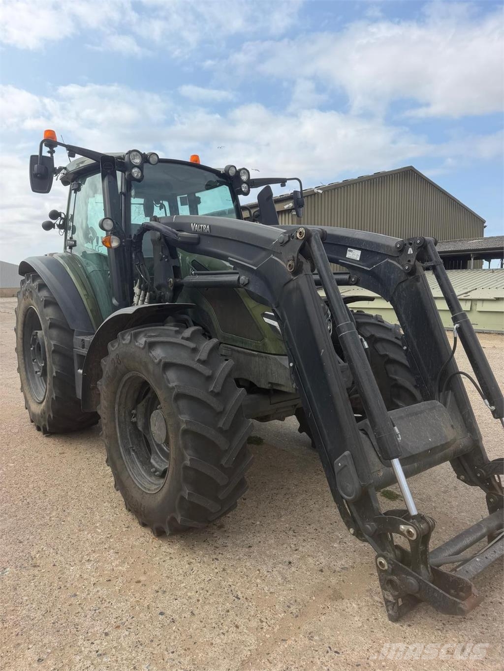 Valtra G125EH Traktori