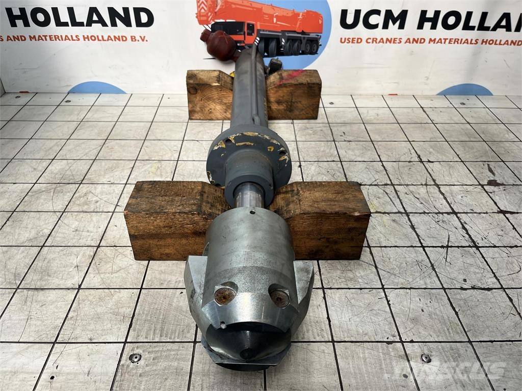 Compact Truck CT 2 counterweight cylinder Части и оборудване за кранове

