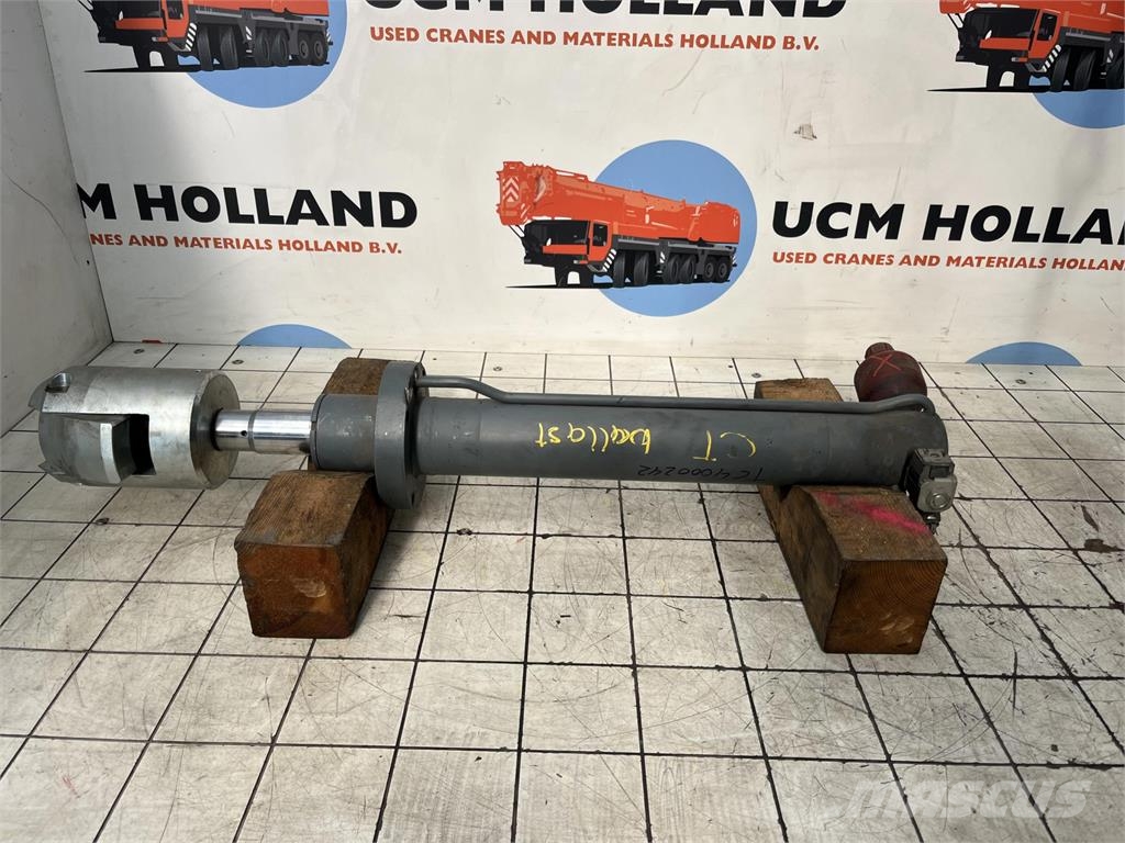 Compact Truck CT 2 counterweight cylinder Части и оборудване за кранове
