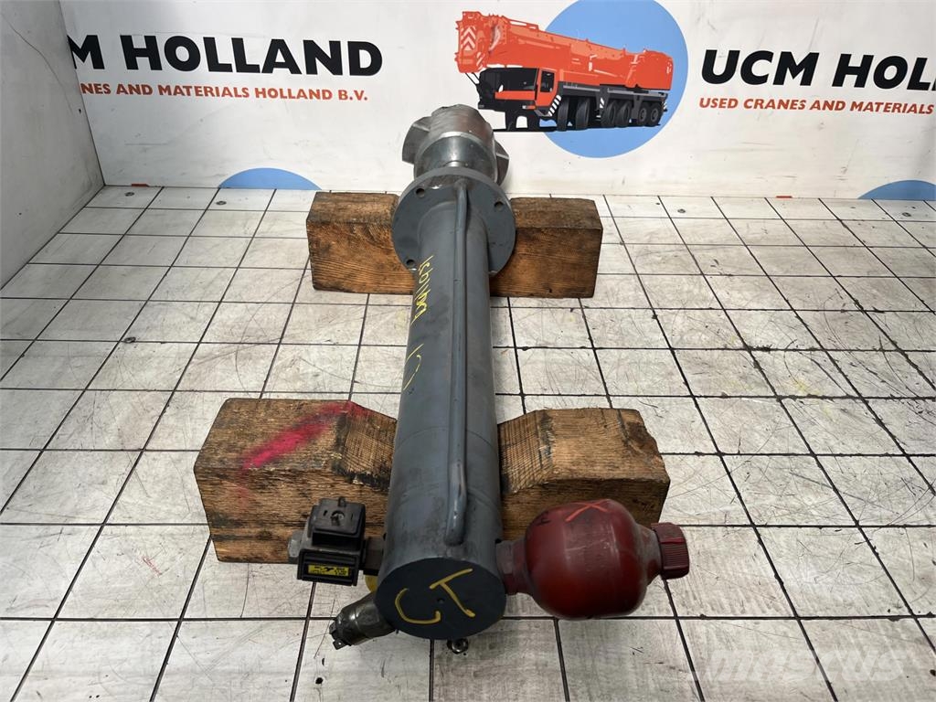 Compact Truck CT 2 counterweight cylinder Части и оборудване за кранове
