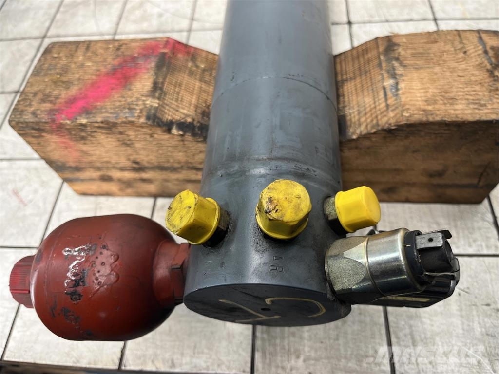 Compact Truck CT 2 counterweight cylinder Части и оборудване за кранове
