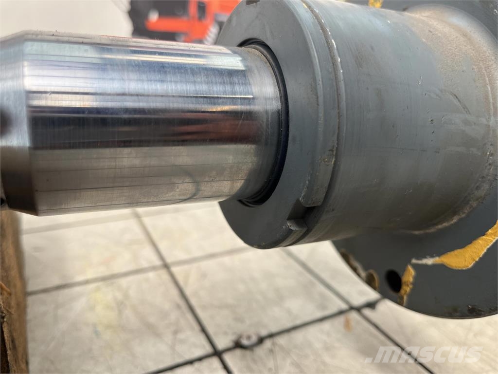 Compact Truck CT 2 counterweight cylinder Части и оборудване за кранове
