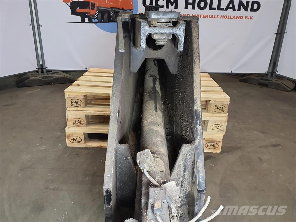 Demag AC 100 outrigger beam complete front Peças e equipamentos para guindastes