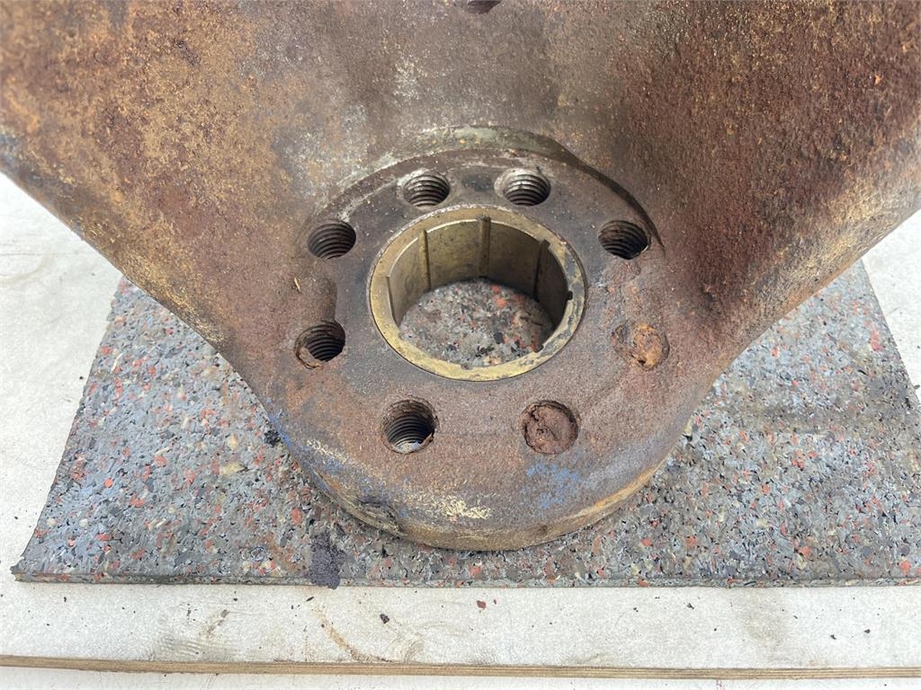 Demag AC 155, AC 205 Steering knuckle 16 holes Axles