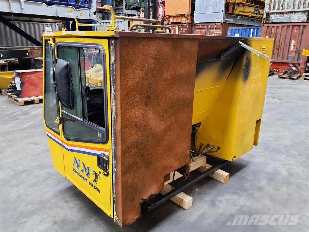 Demag AC 155/AC 50 lower cab Cabine en interieur