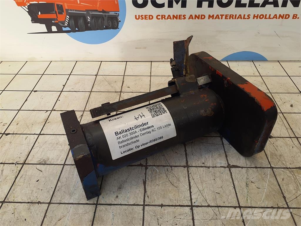 Demag AC 155 counterweight lift cylinder Εξαρτήματα και εξοπλισμός για γερανούς