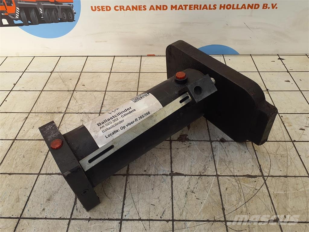 Demag AC 155 counterweight lift cylinder Peças e equipamentos para guindastes