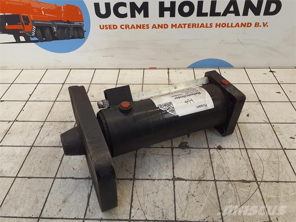 Demag AC 155 counterweight lift cylinder Peças e equipamentos para guindastes