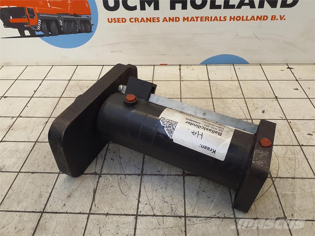 Demag AC 155 counterweight lift cylinder Peças e equipamentos para guindastes