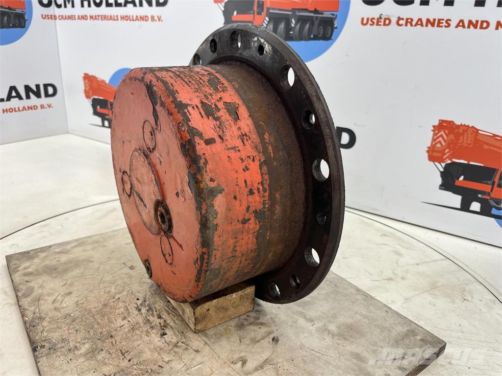 Demag AC 155 planetary gear 17-24-67-32-46-3-H135 محور العجلة