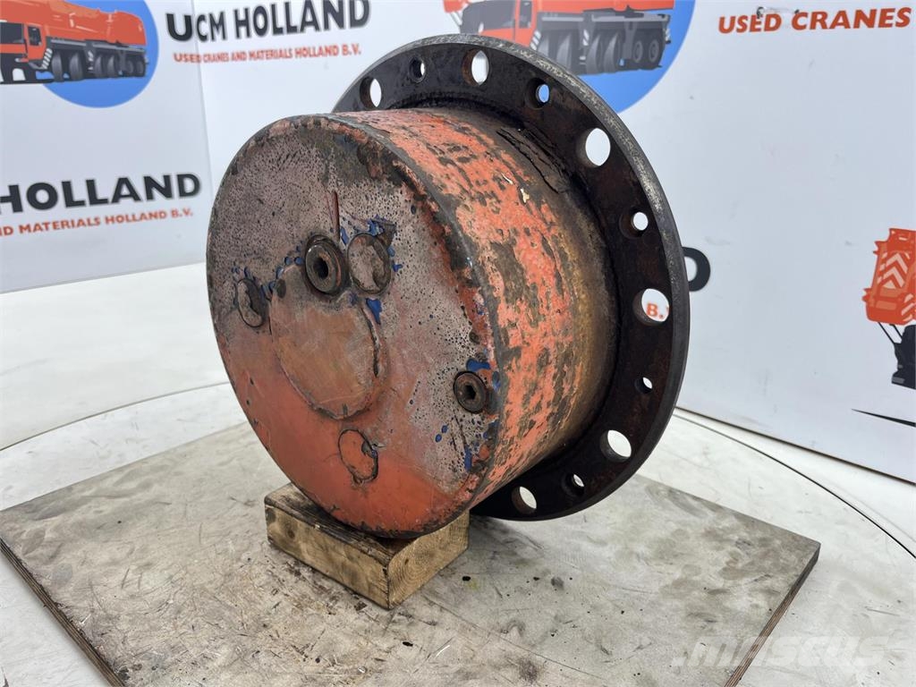 Demag AC 155 planetary gear 22-25-74-40-3pl-H135-46 محور العجلة