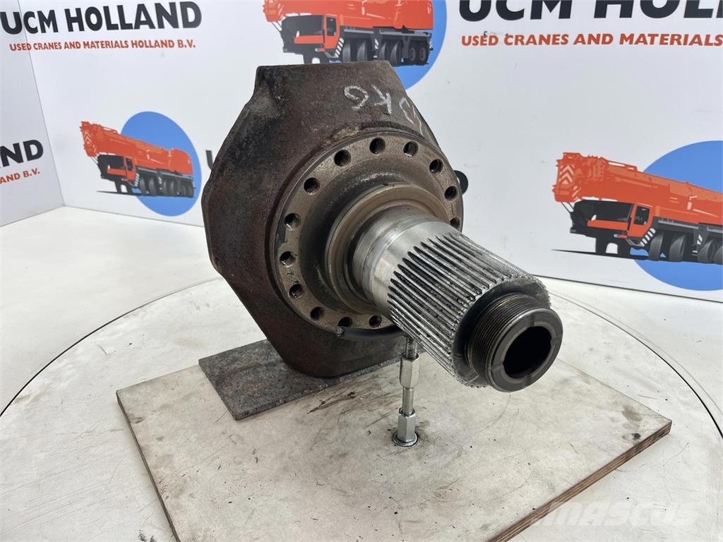 Demag AC 155 steering knuckle 16 holes axle 3 محور العجلة