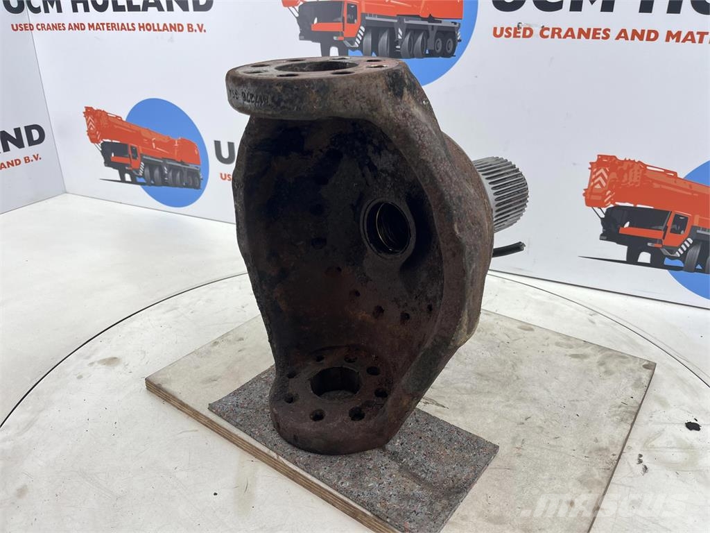 Demag AC 155 steering knuckle 16 holes axle 3 محور العجلة