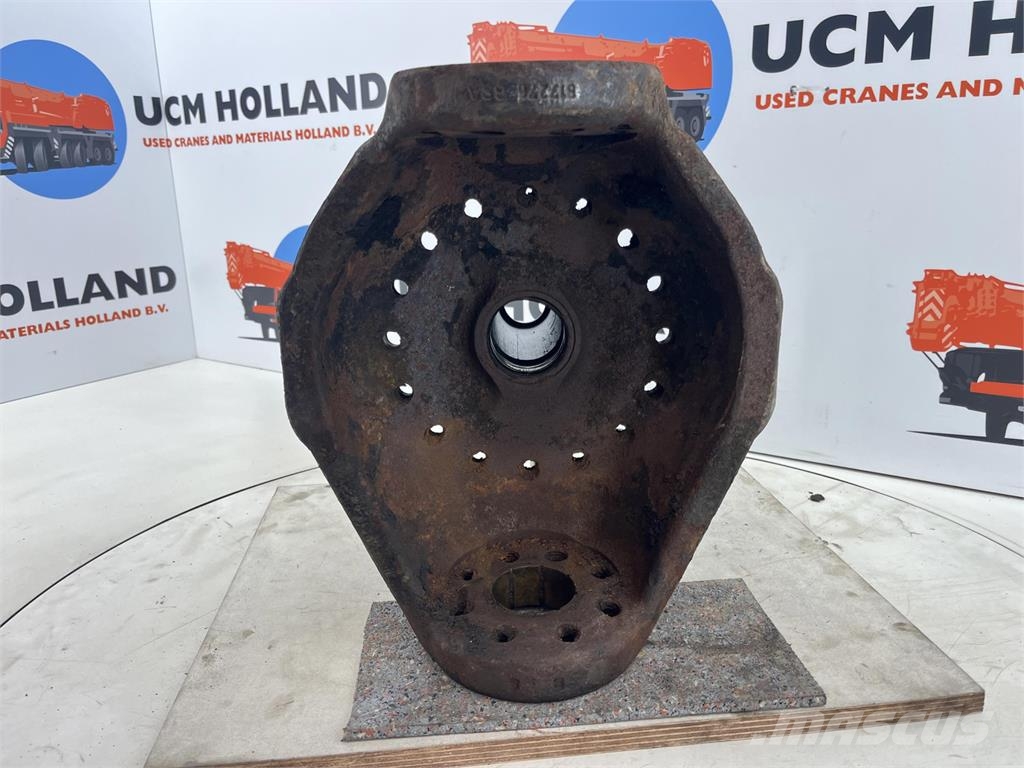 Demag AC 155 steering knuckle 16 holes axle 3 محور العجلة